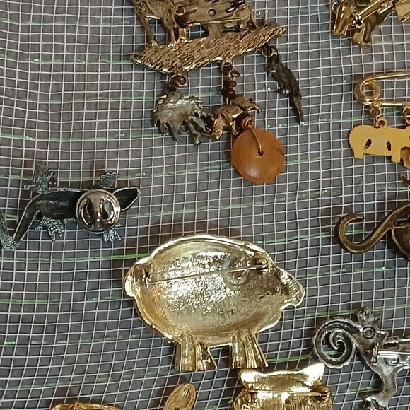 Collection of Vintage Animal Brooches/Pins-Zebras, Pelican, Leopard, Turtle, Cat - Picture 9 of 9